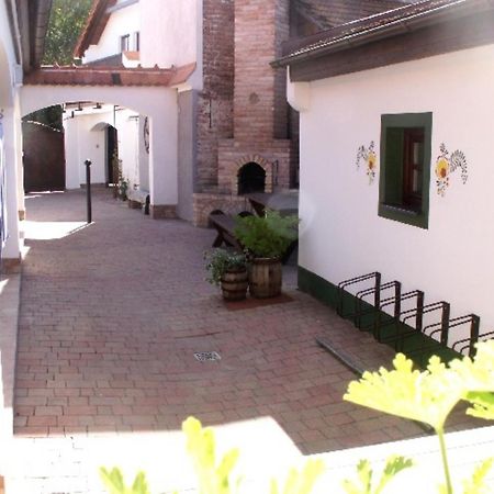Pension Cerny Jezdec Lednice Extérieur photo