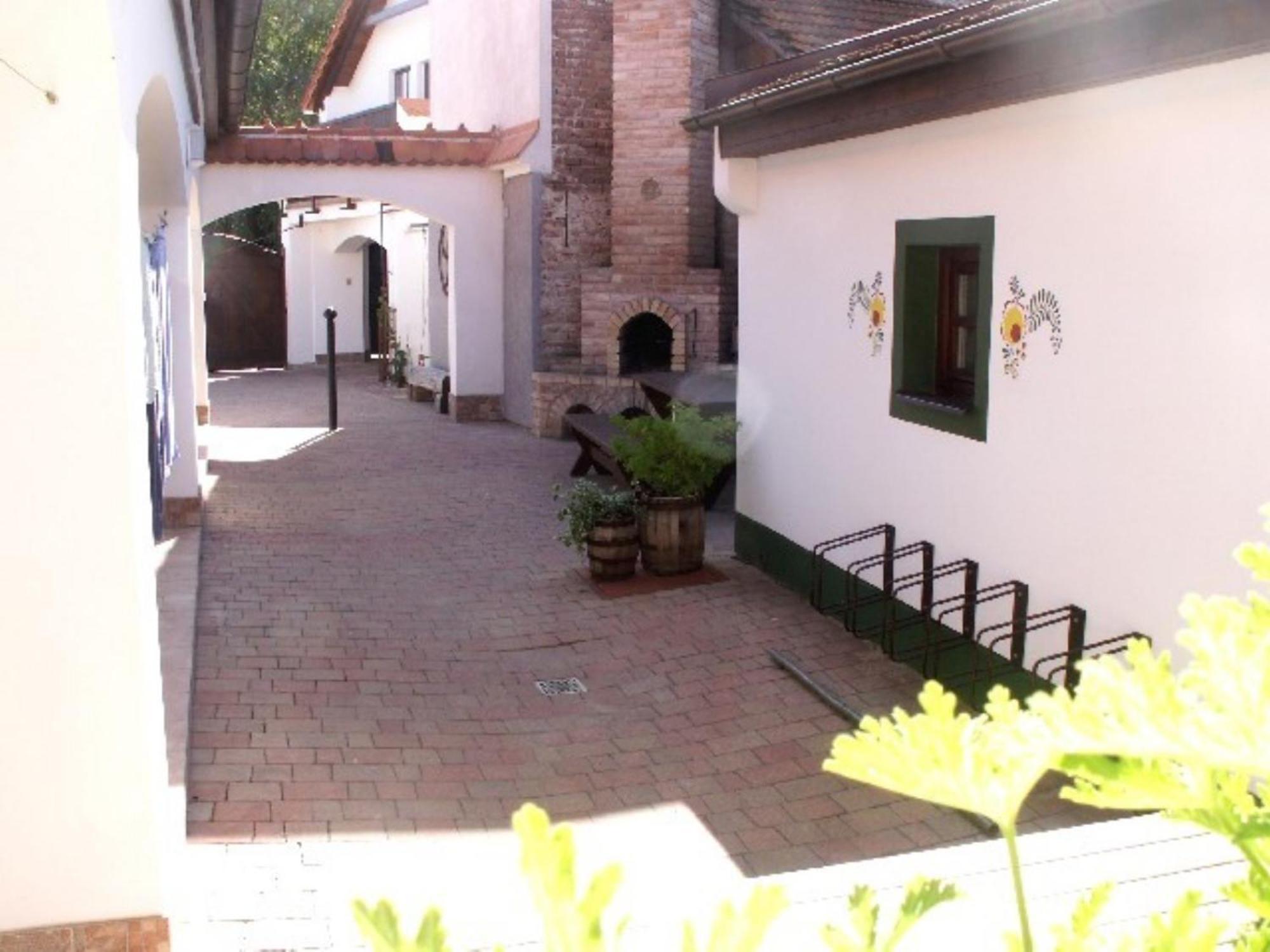 Pension Cerny Jezdec Lednice Extérieur photo
