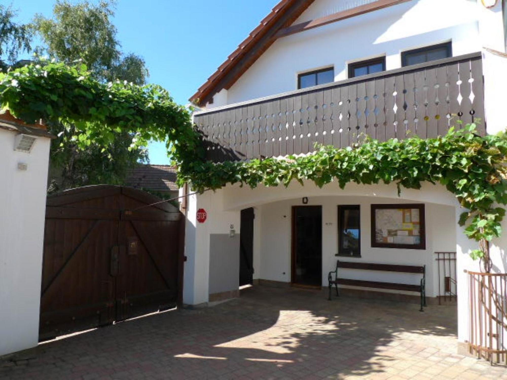 Pension Cerny Jezdec Lednice Extérieur photo