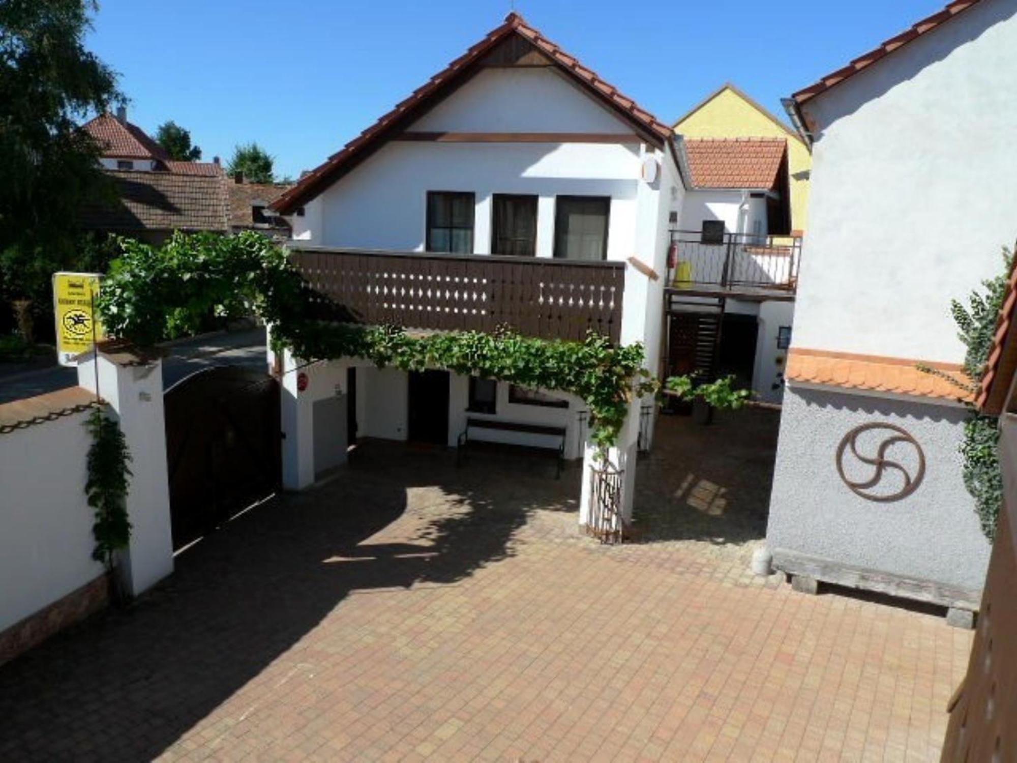 Pension Cerny Jezdec Lednice Extérieur photo