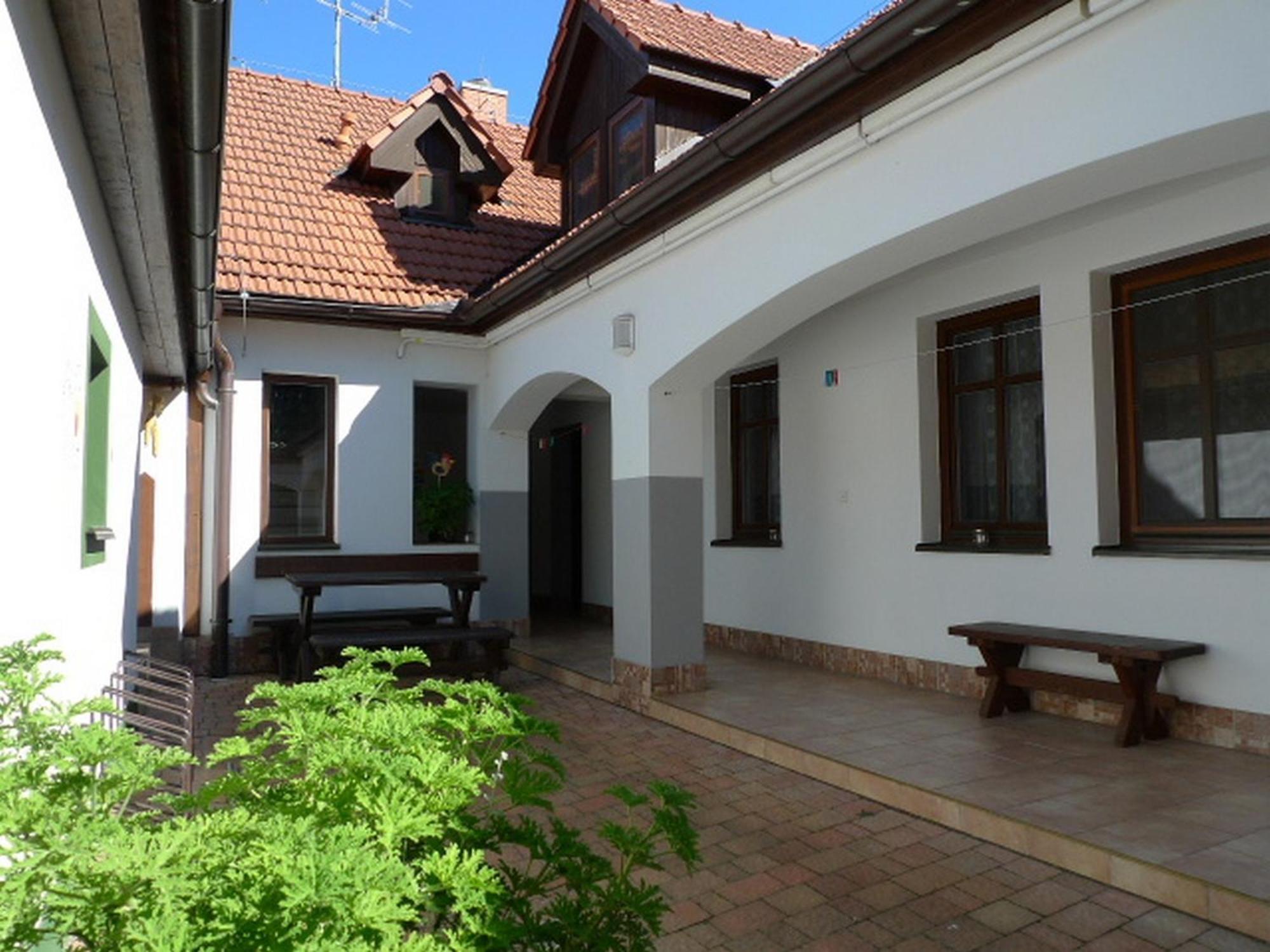Pension Cerny Jezdec Lednice Extérieur photo